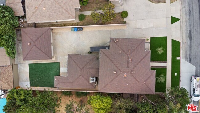Building Photo - 6311 S La Tijera Blvd