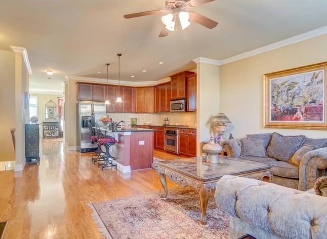 Building Photo - Bright End-Unit Townhome in Prestigious Johns Creek School District