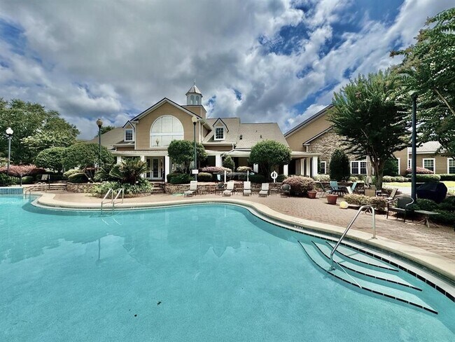 Building Photo - 2801 Chancellorsville Dr