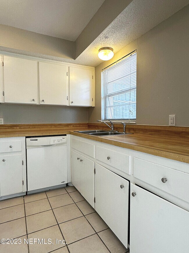 Building Photo - 4390 Herschel St