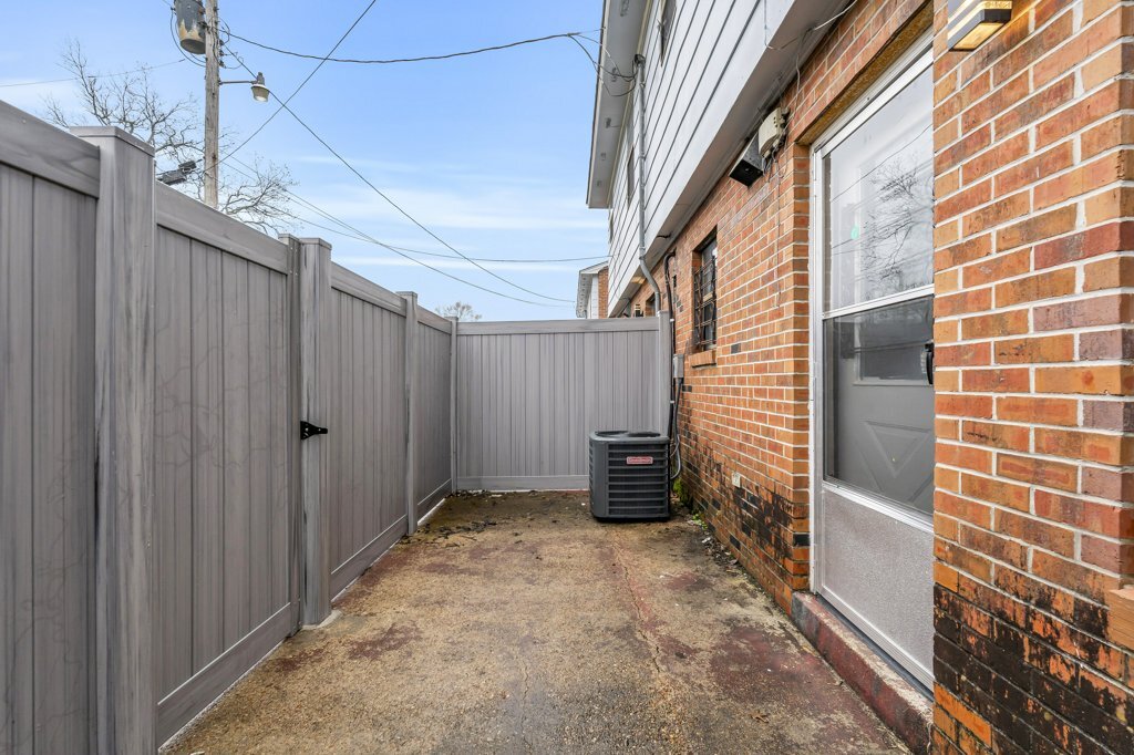 Building Photo - 320 11th St N