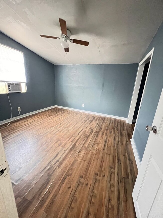 Building Photo - Two bedroom one bathroom located house on corner lot