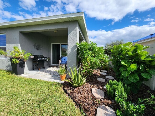 Building Photo - Beautifully 4-Bedroom, 2-Bath house in Lak...