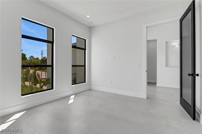 Building Photo - 739 23rd St SW