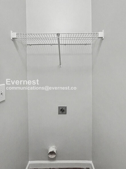 Building Photo - 8612 Thomas Rd