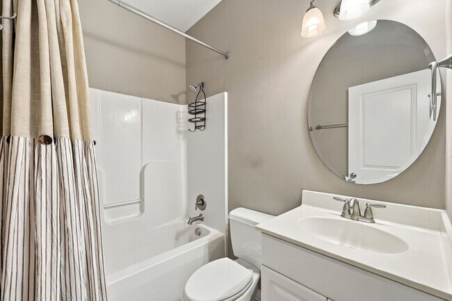 Building Photo - 257 Silver Creek Loop