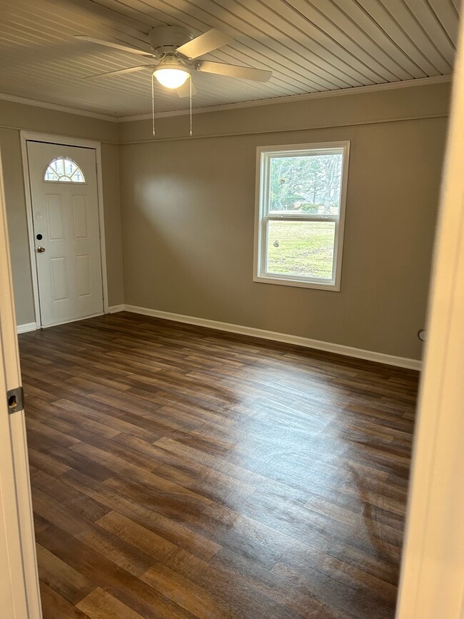 Building Photo - 807 Salmon Rd