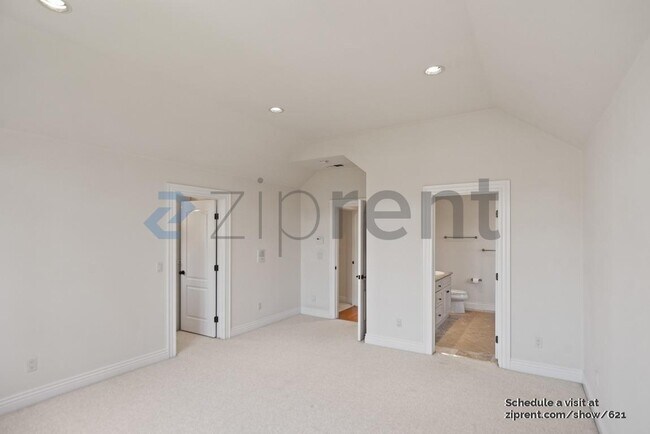 Building Photo - 1320 Drake Ave