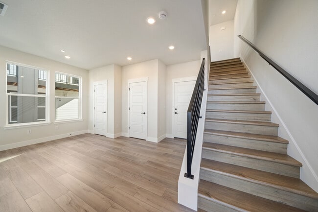 Building Photo - 10882 Lyric St