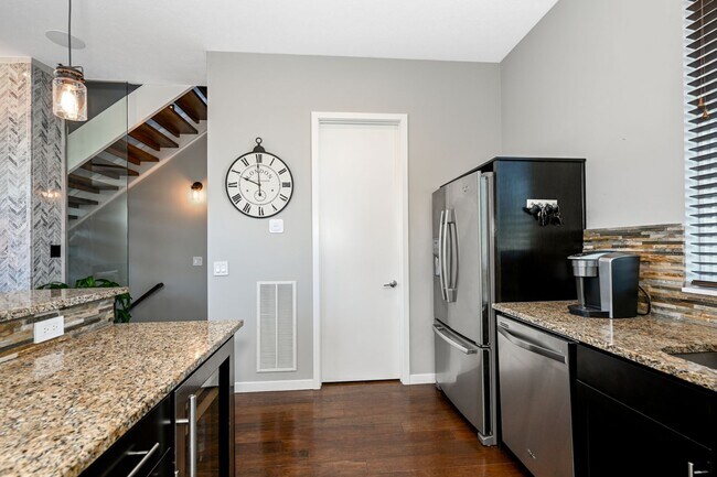 Building Photo - 18875 Riversouth Terrace