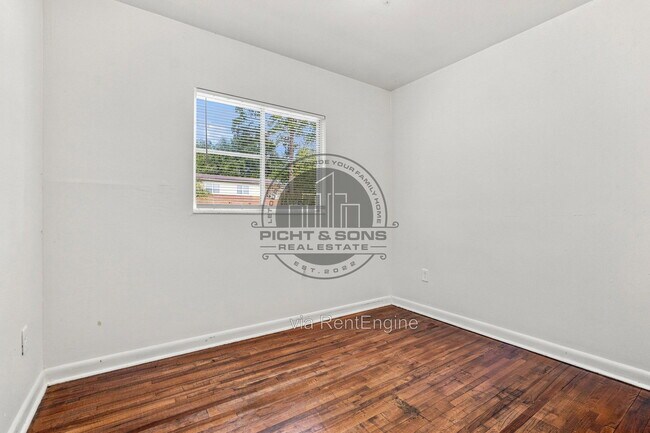 Building Photo - 1625 Kelly St
