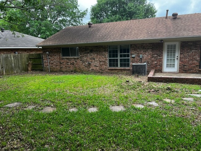 Building Photo - 3505 Kresswick St