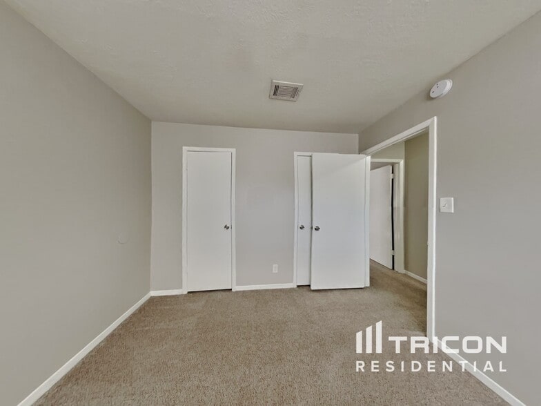 Building Photo - 24122 Spring Mill Ln