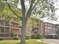 Building Photo - 18 E Old Willow Rd