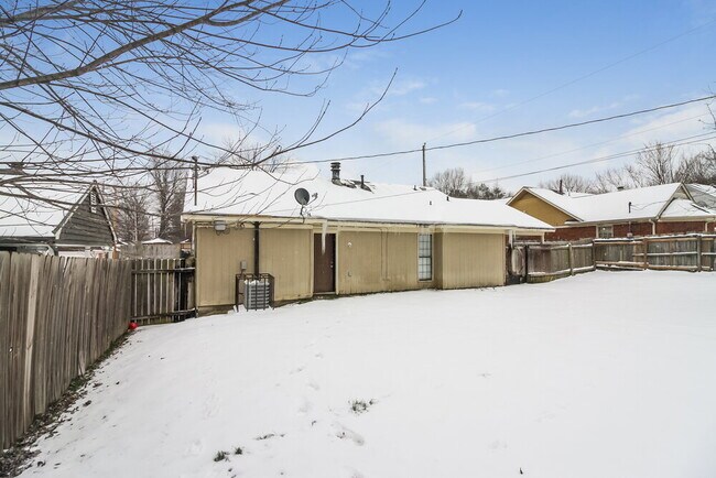 Building Photo - 4365 Ross Rd