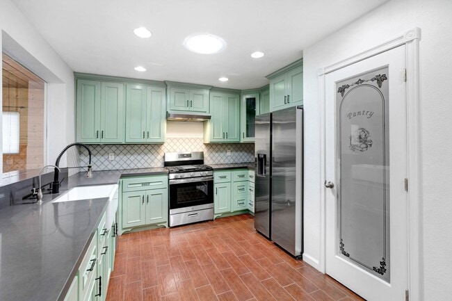 Building Photo - Single-Story 3 Bedroom (+1 Bonus Room and ...
