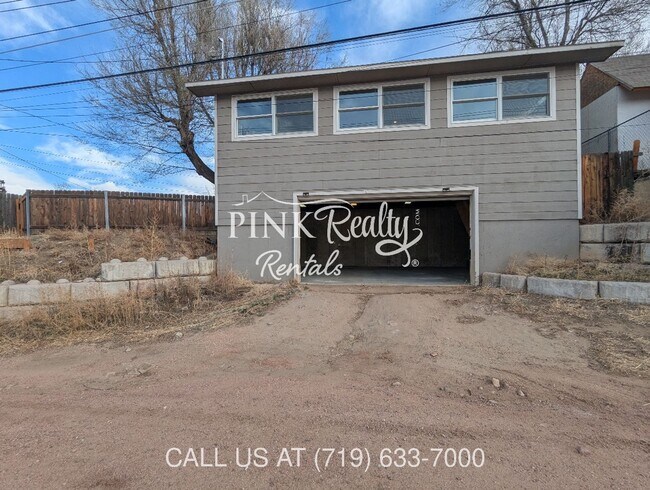 Building Photo - 2545 Lelaray St