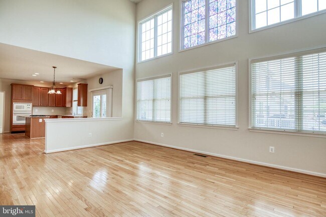 Building Photo - 1001 Meadow Ct