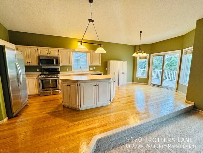Building Photo - 9120 Trotters Ln
