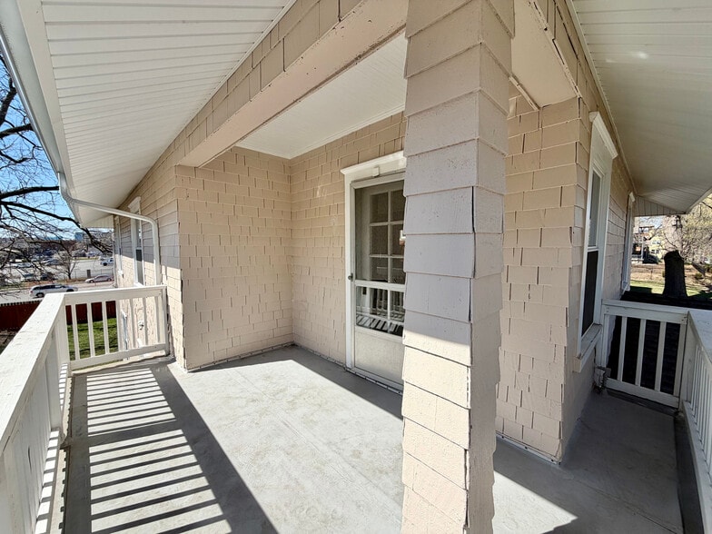 Building Photo - 3836 Wyandotte St