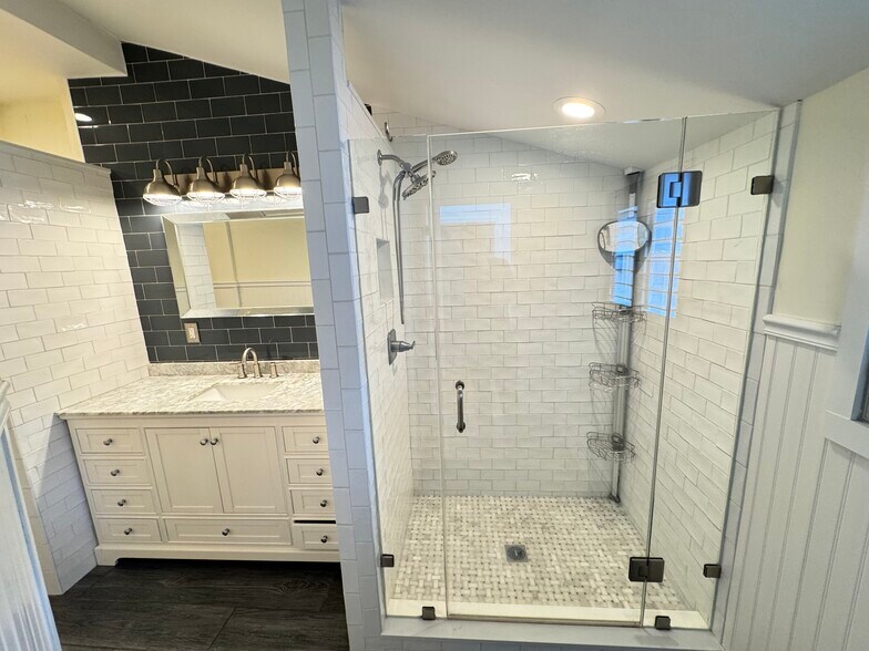 Building Photo - 5 Pearl St