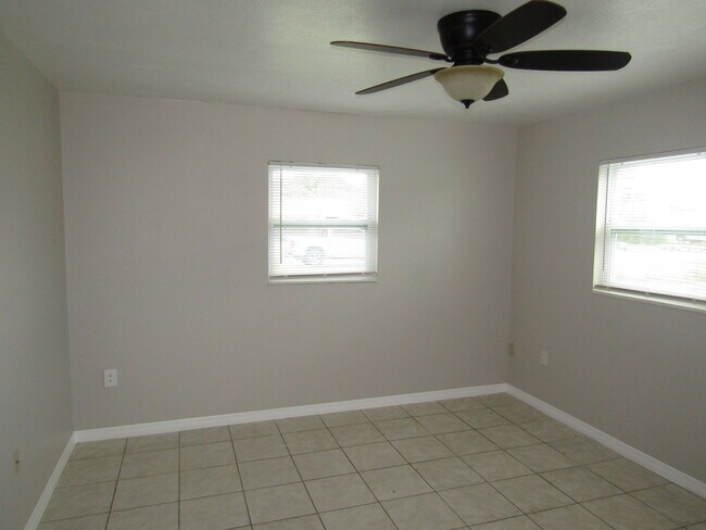 Building Photo - 417 Granada Blvd