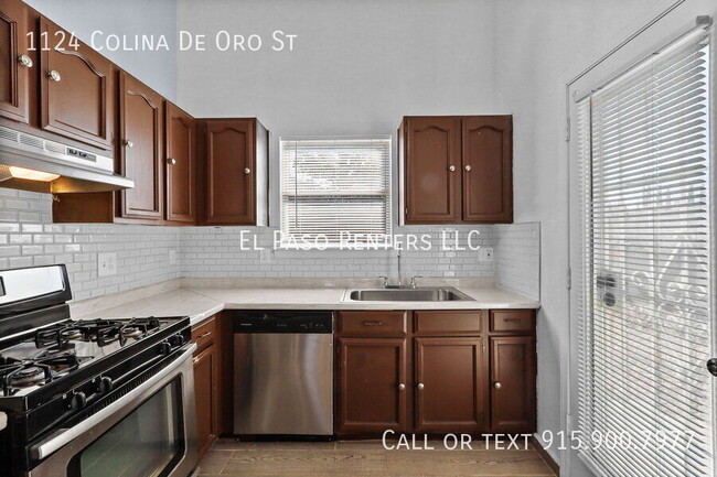 Building Photo - 1124 Colina De Oro St
