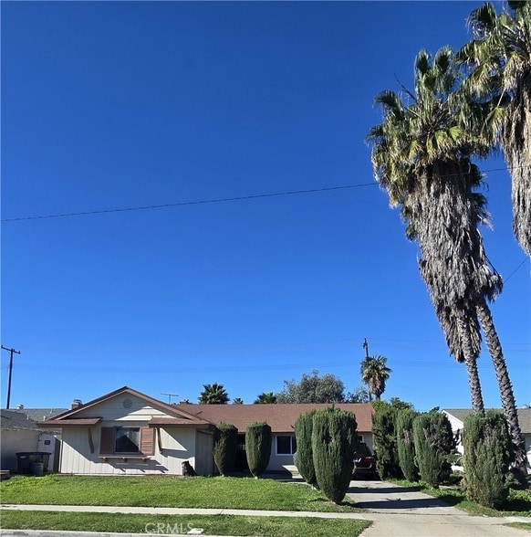 Building Photo - 6787 Emerson Dr