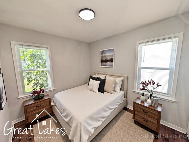 Building Photo - Cozy 2 Bedroom 1 Bathroom now available fo...