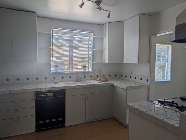 Building Photo - 14656 La Maida St