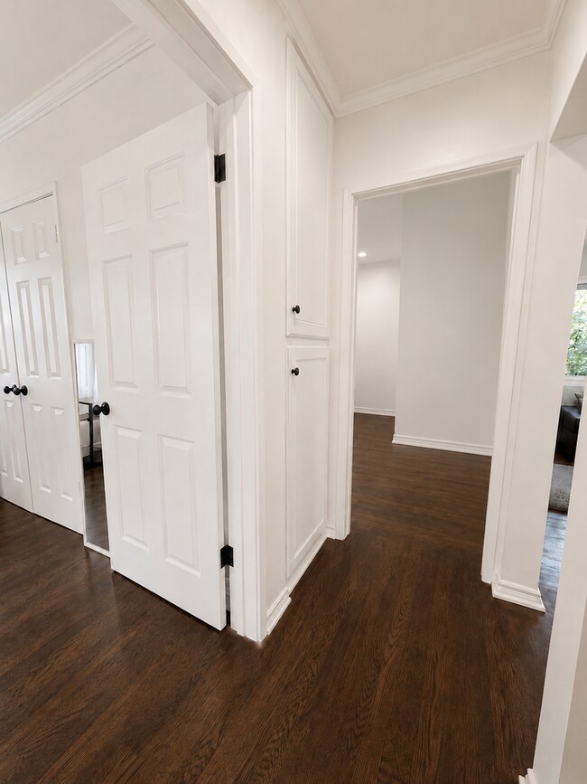 Building Photo - Beautiful Home with Solar, Central A/C, Private Yard & Garage