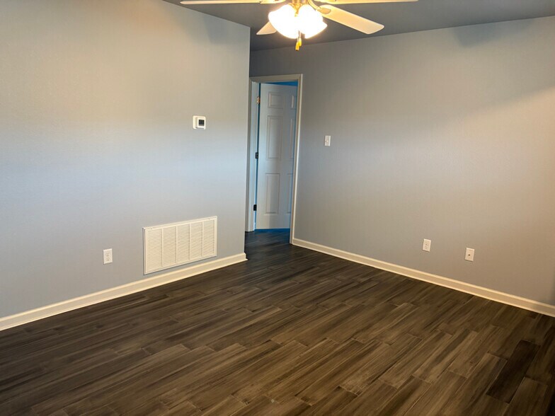 Building Photo - 511 Sweet Gum Ct