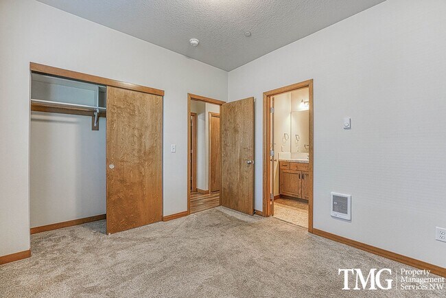 Building Photo - 3251 Lewis Ln