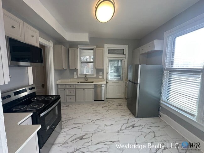 Building Photo - 8402 Curzon Ave