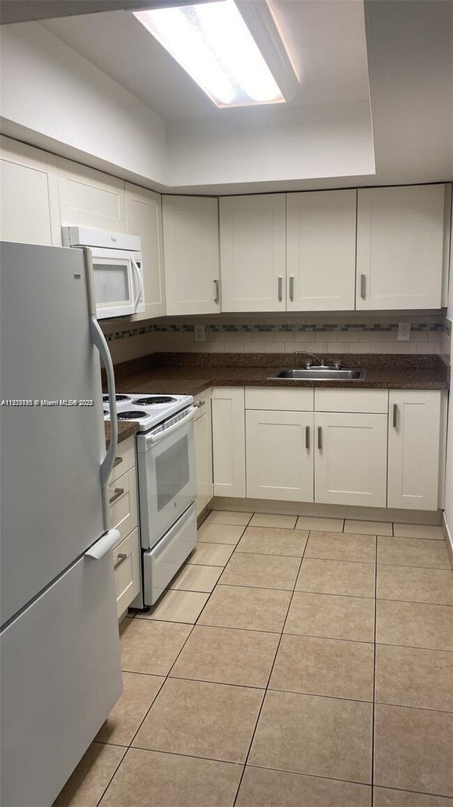 Building Photo - 200 NE 45th St