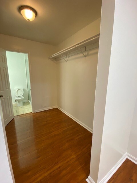 Building Photo - 1004 Woodland Vlg