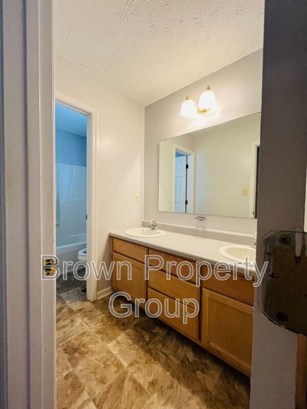 Building Photo - 121 Sprucepine Dr