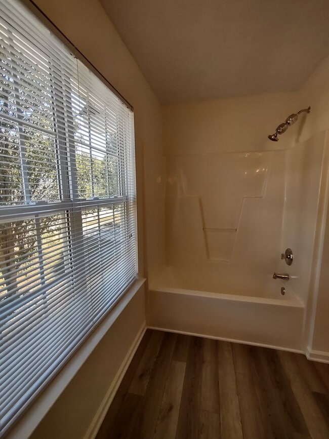 Building Photo - Beautiful 2-story home located in the Reed...