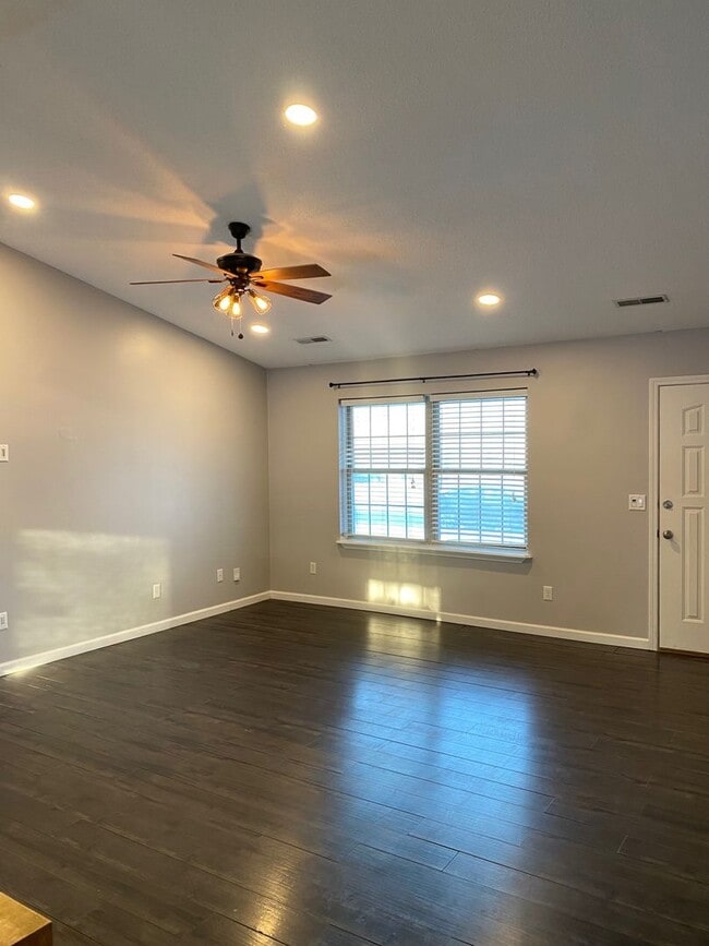 Building Photo - Updated Brick Ranch