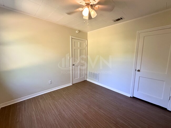 Building Photo - 5207 Azalea Cir S