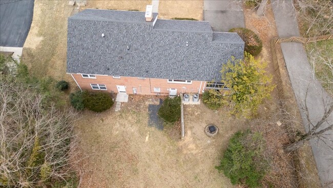 Building Photo - Spacious Blacksburg Home with Utilities In...