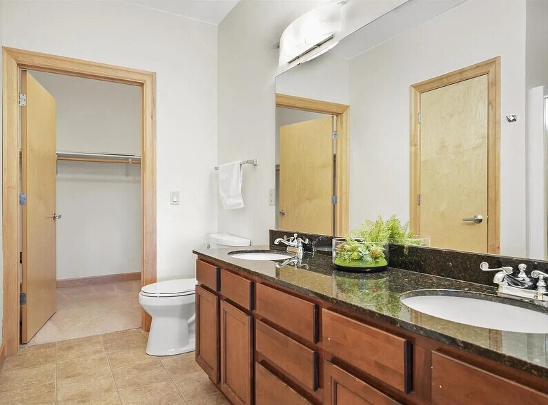 Building Photo - 8253 Mayo Dr