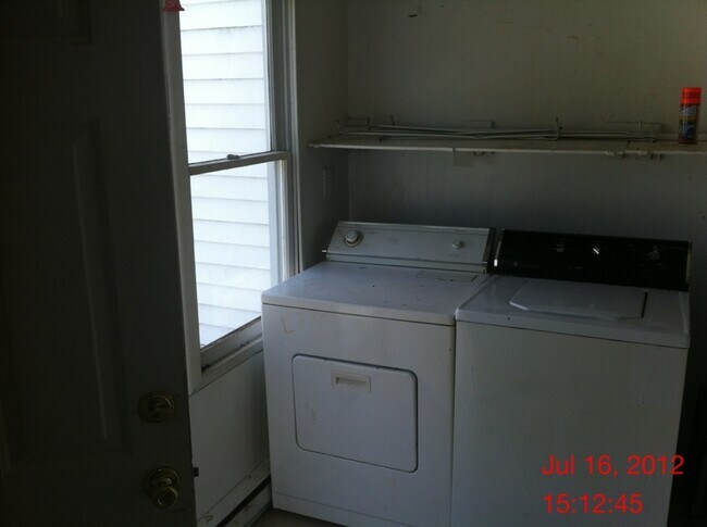 Building Photo - 713 E Moler Ave