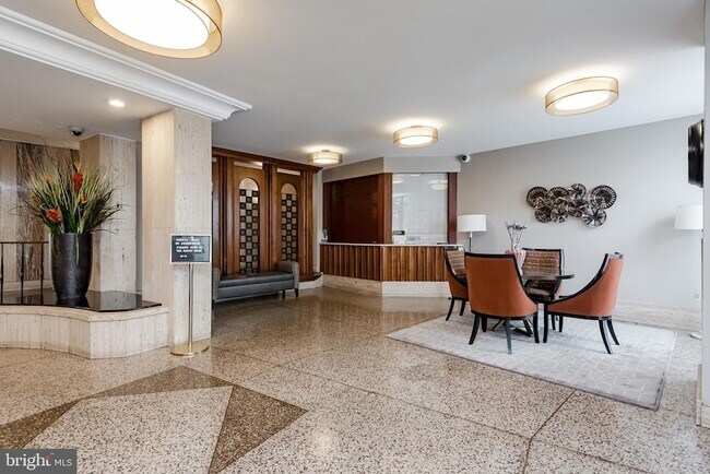 Building Photo - 1111 University Blvd W