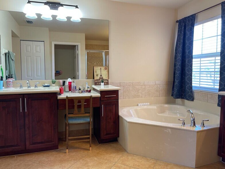 Building Photo - 10298 Barberry Ln