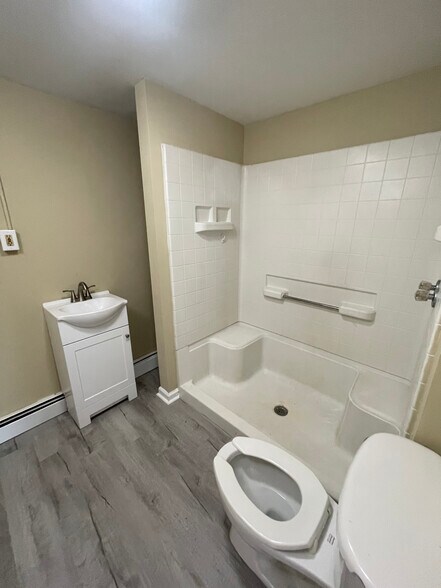 Building Photo - 207 Gorham Ave