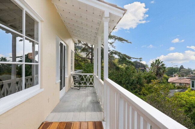 Building Photo - 1850 Castellana Rd