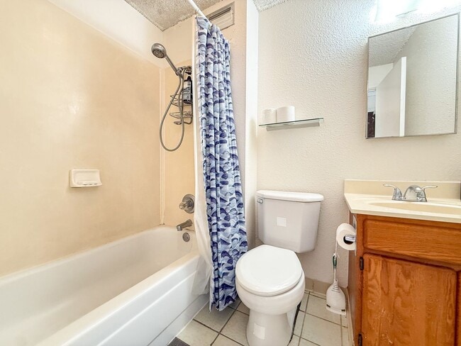 Building Photo - Beautiful High-Floor 1 Bedroom in Waikiki ...
