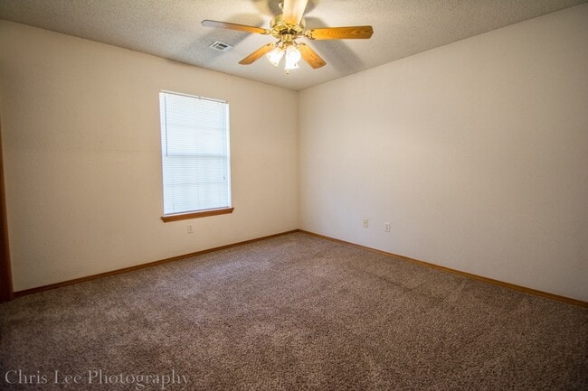 Building Photo - Very Well Kept 3BR/2BA home in Wedington Area! Great location, great yard! Ready for showings!