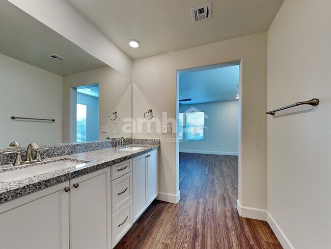 Building Photo - 1506 Garden Swing Ave
